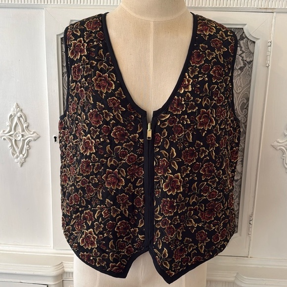 Spenser Jeremy Jackets & Blazers - Vintage 90’ Spenser Jeremy Silk Vest